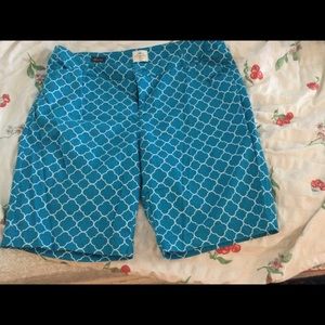 Super cute and fun women’s size 18 W Bermuda shorts